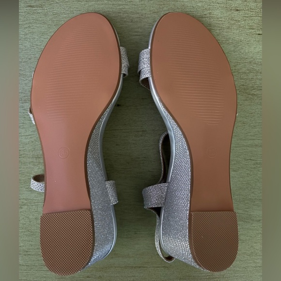 IDIFU Women's Shimmering Silver Sandals NWT - Picture 5 of 7